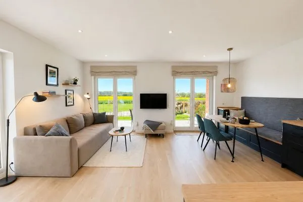 Großer und heller Wohn-/Essbereich mit Terrassenzugang  Ferienhaus Landliv Stuuv