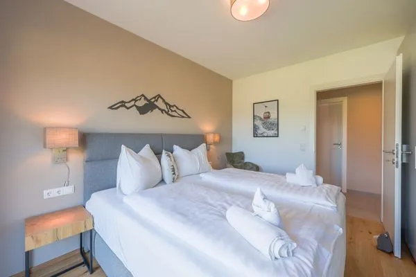 Schlafzimmer 1, Doppelbett  Mountain Lodge by Alpenidyll Apartments