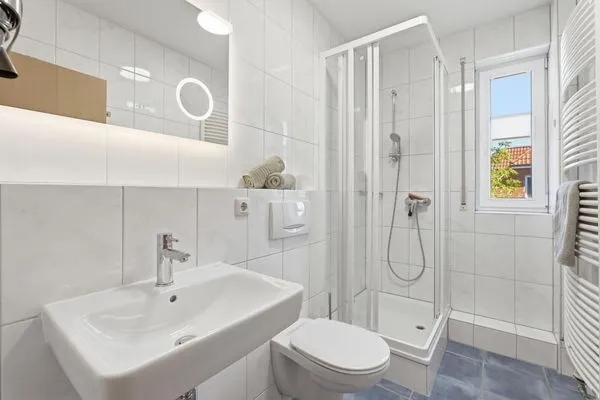 Bad mit Dusche und WC Hoppenberg 9 OG links - Zur Kogge