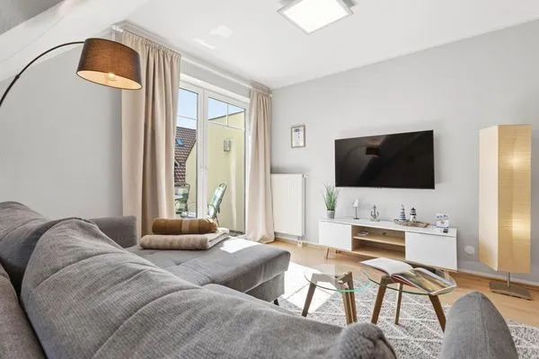Wohnbereich mit Blick auf den Balkon Hoppenberg 9 OG links - Zur Kogge