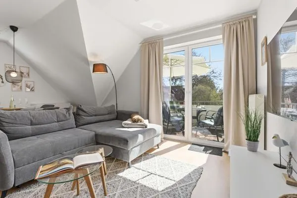 Wohnbereich mit Blick auf den Balkon Hoppenberg 9 OG links - Zur Kogge