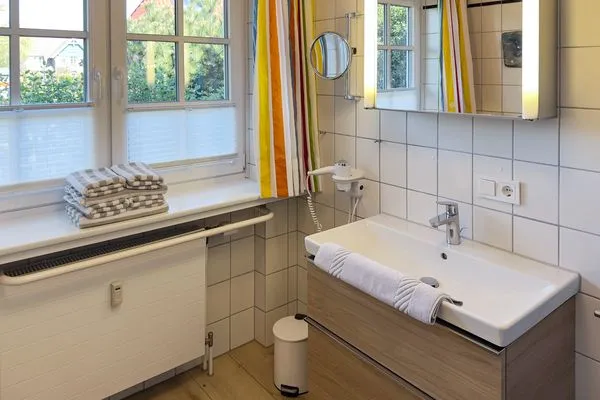 Badezimmer Haus Pesel Ferienwohnung *Reetblick*