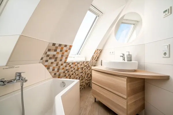 Ferienhaus Tamika am Tollensesee - Badezimmer mit Badewanne  Tamika