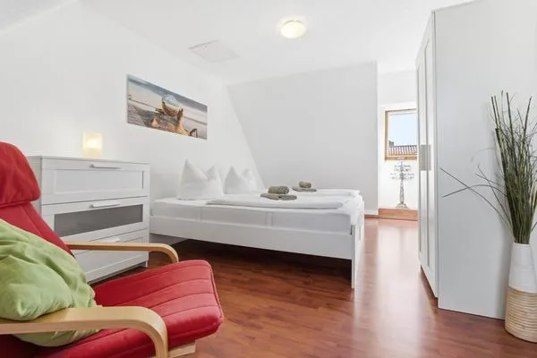 Schlafzimmer mit Doppelbett im DG  Kuttels Koje