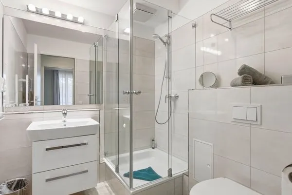 Bad mit Dusche und WC  Haus Seeblick Wohnung 326
