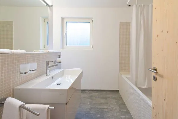 Badezimmer  Chesa Flur Sulagl 1