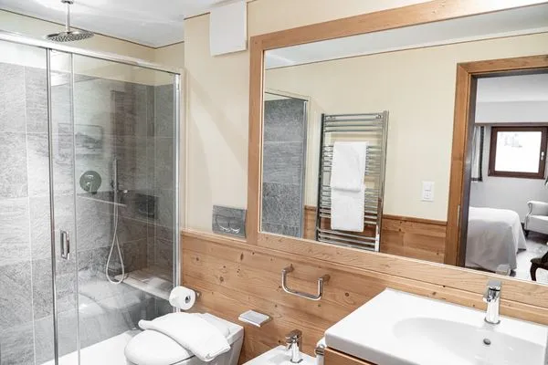 Badezimmer  Chesa Curtinella 13