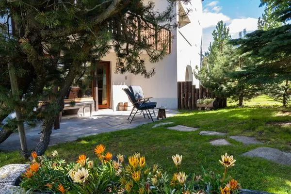 Gartenblick  Chesa Curtinella 13