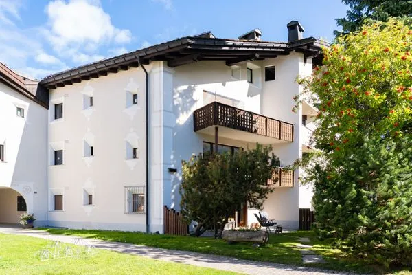 Fassade / Eingang  Chesa Curtinella 13