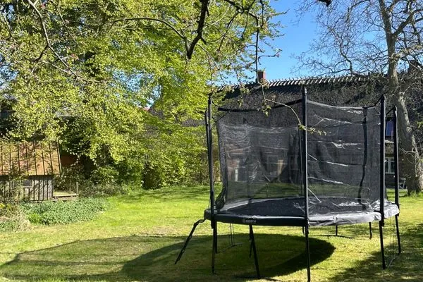 Großes Sport-Trampolin zur Mitbenutzung  Ferienhaus Reethus Koppelkiek
