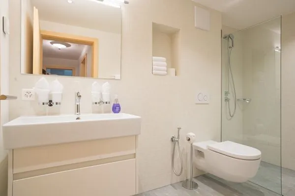 Badezimmer  Chesa Curtinella 14