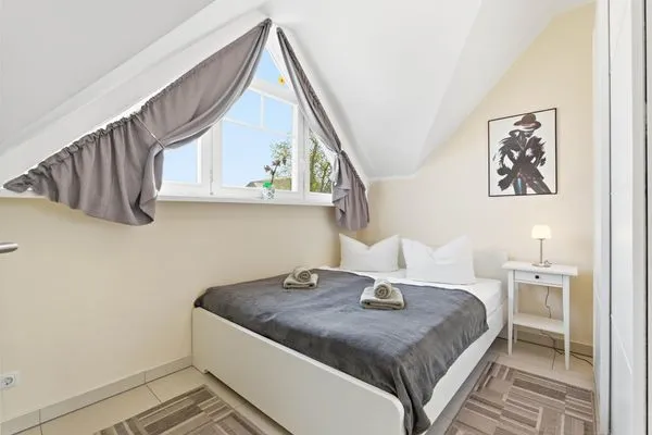 Schlafzimmer mit Doppelbett Hafenstrasse 15 in Prerow Wolke 7 in Prerow