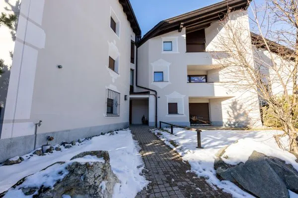 Fassade / Eingang  Chesa Curtinella 21