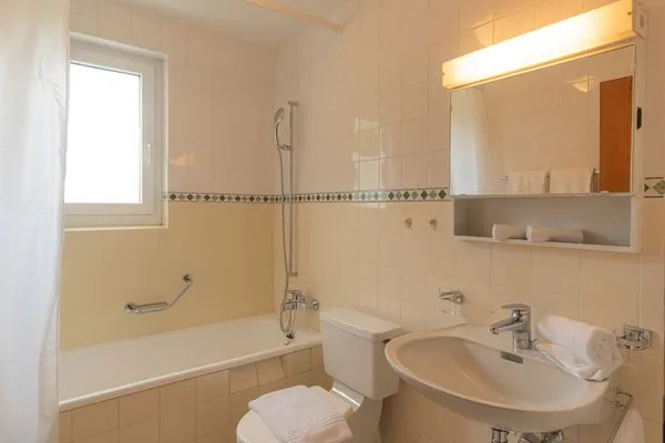 Badezimmer  Chesa Tscheppa 1