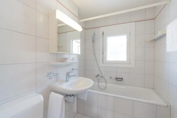 Badezimmer  Chesa Cravunera 29