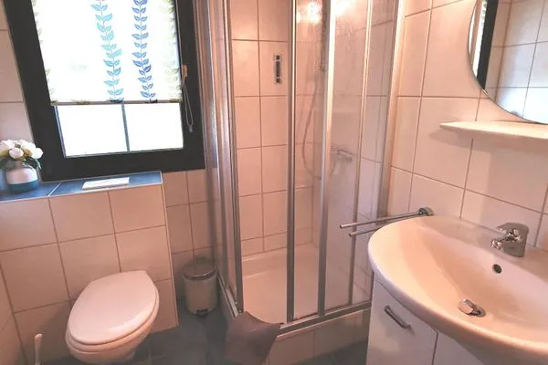 Badezimmer Feriendorf Hochbergle Haus 142 - Lechseeblick