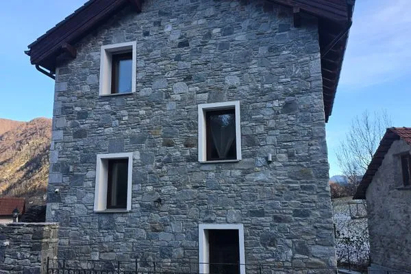 Hauptansicht  Rustico Musta