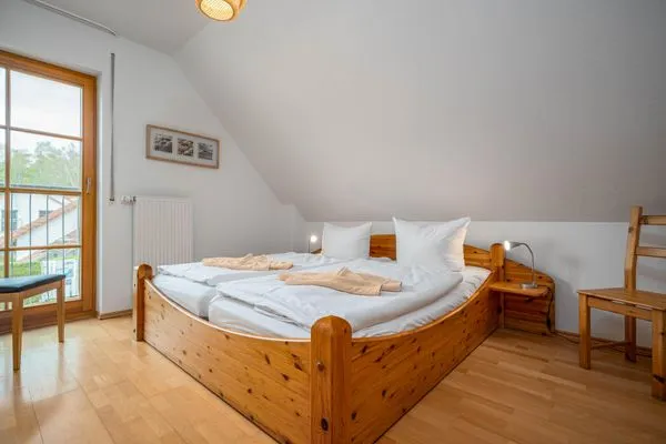 Schlafzimmer mit Doppelbett (OG) Ferienpark Freesenbruch Doppelhaushälfte 10a - Meeresbrise