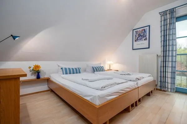 Schlafzimmer mit Doppelbett Ferienpark Freesenbruch Doppelhaushälfte 12 - Sommerlust