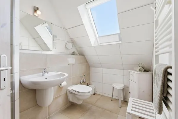 Bad mit Dusche und WC  Lütt Stuw