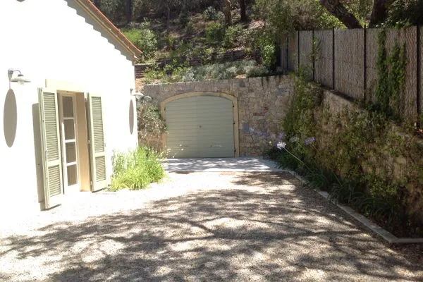   Elba, Casa numero 6