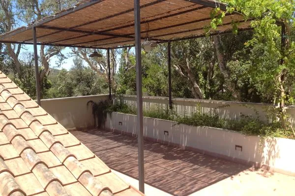   Elba, Casa numero 6