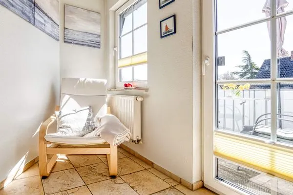 Wohnbereich mit Zugang zum Balkon  Grode Stuw