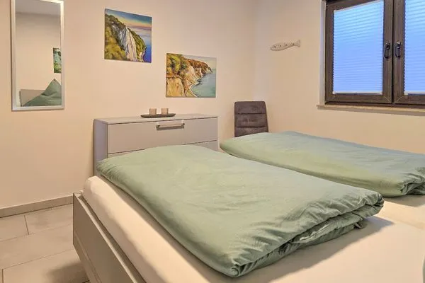 Schlafzimmer  FeWo Ostseeglück im Jasmund-Paradies mit Terrasse und haustierfreundlich