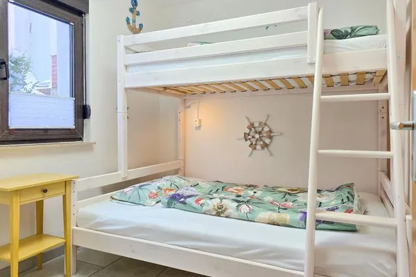 Schlafzimmer  FeWo Ostseeglück im Jasmund-Paradies mit Terrasse und haustierfreundlich