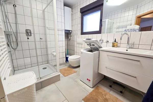 Badezimmer  FeWo Ostseeglück im Jasmund-Paradies mit Terrasse und haustierfreundlich
