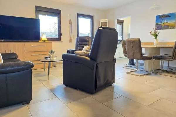 Wohnzimmer  FeWo Ostseeglück im Jasmund-Paradies mit Terrasse und haustierfreundlich