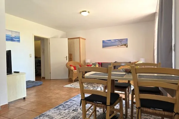 Wohnzimmer  Ferienwohnung Seehund für Ostsee-Urlaub mit Hund in ländlicher Lage auf Rügen
