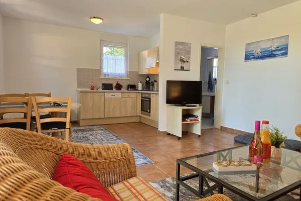 Wohnzimmer  Ferienwohnung Seehund für Ostsee-Urlaub mit Hund in ländlicher Lage auf Rügen