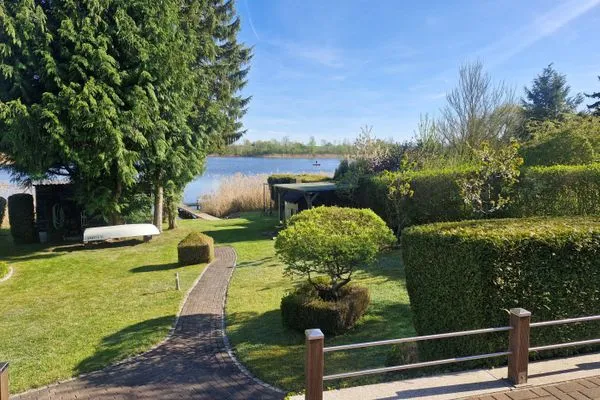   Ferienhaus direkt am See