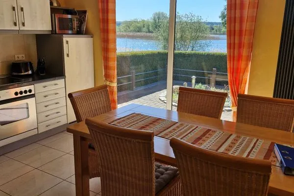   Ferienhaus direkt am See