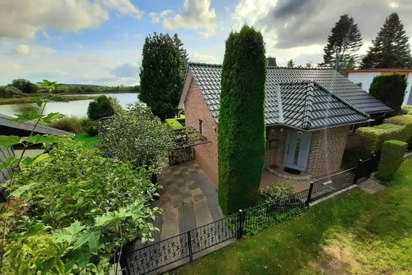   Ferienhaus direkt am See