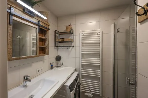 Badezimmer mit Dusche  Bergzeit by Alpenidyll Apartments