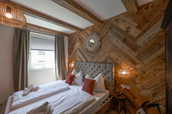 Schlafzimmer 1, Doppelbett  Bergzeit by Alpenidyll Apartments