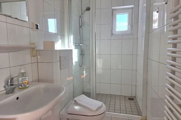 Badezimmer  Ferienwohnung Kutterfisch - direkt im Stadthafen
