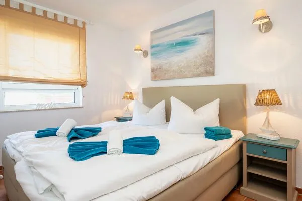 Schlafzimmer mit Doppelbett Residenz am Strand Wohnung 2-28