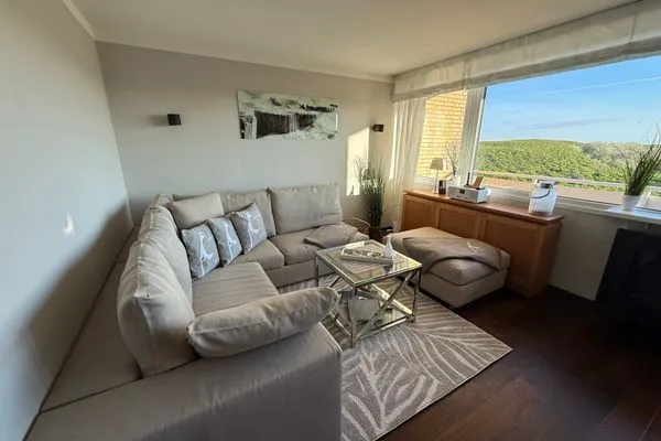 Wohnzimmer Ferienwohnung Brandenburgerstr. 11 - Dühne16 mit kleinem Meerblick /  PKW-Stellplatz außen ist mit einem Außweis zu versehen als Berechtigung.