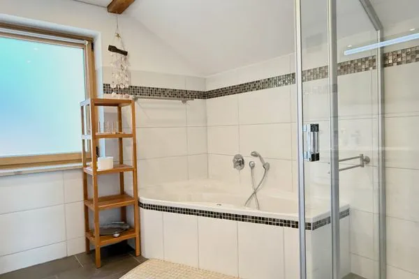  Ferienwohnung Wohlfühloase Lindau und Umgebung - Badewanne im Badezimmer