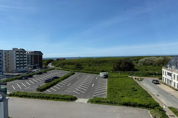 Hauptansicht Ferienwohnung Brandenburgerstr. 11 - Dühne16 mit kleinem Meerblick /  PKW-Stellplatz außen ist mit einem Außweis zu versehen als Berechtigung.