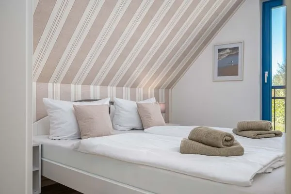 Schlafzimmer mit Doppelbett  Meeresrauschen 1
