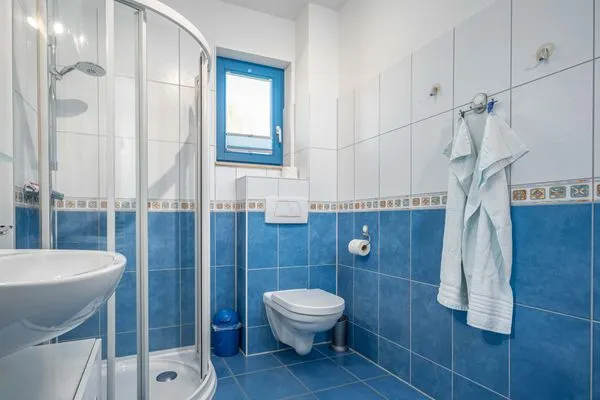 Bad mit Dusche und WC im EG  Meeresrauschen 1