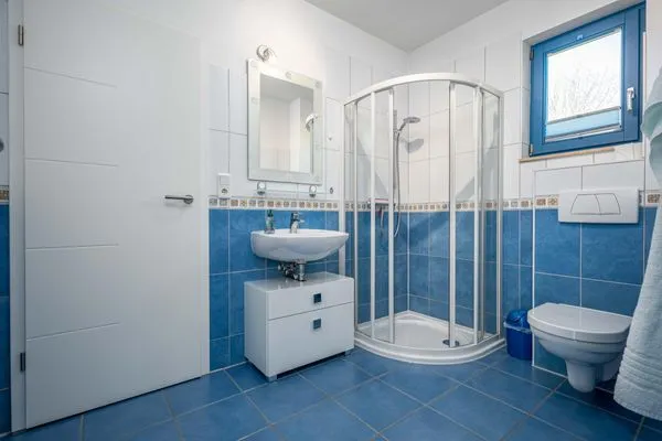 Bad mit Dusche und WC im EG  Meeresrauschen 1