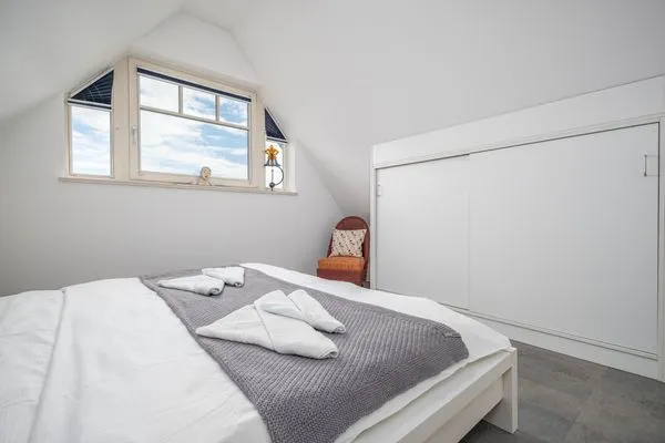 Schlafzimmer mit Doppelbett Mühlenstrasse 23 - Wohnung Oberdeck