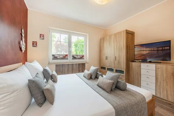 Schlafzimmer  Ferienwohnung Koserow EG