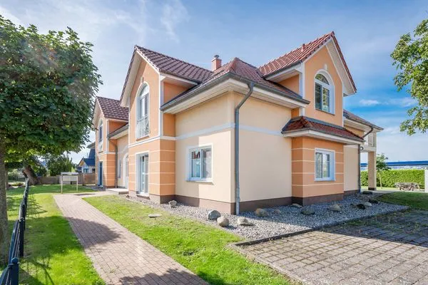 Fassade / Eingang  Ferienwohnung Koserow EG