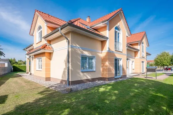 Fassade / Eingang  Ferienwohnung Koserow EG